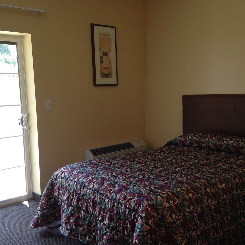 Brinton Suites Concordville Bagian luar foto