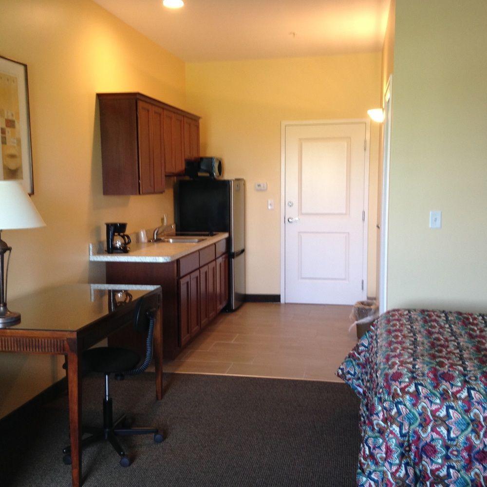 Brinton Suites Concordville Bagian luar foto