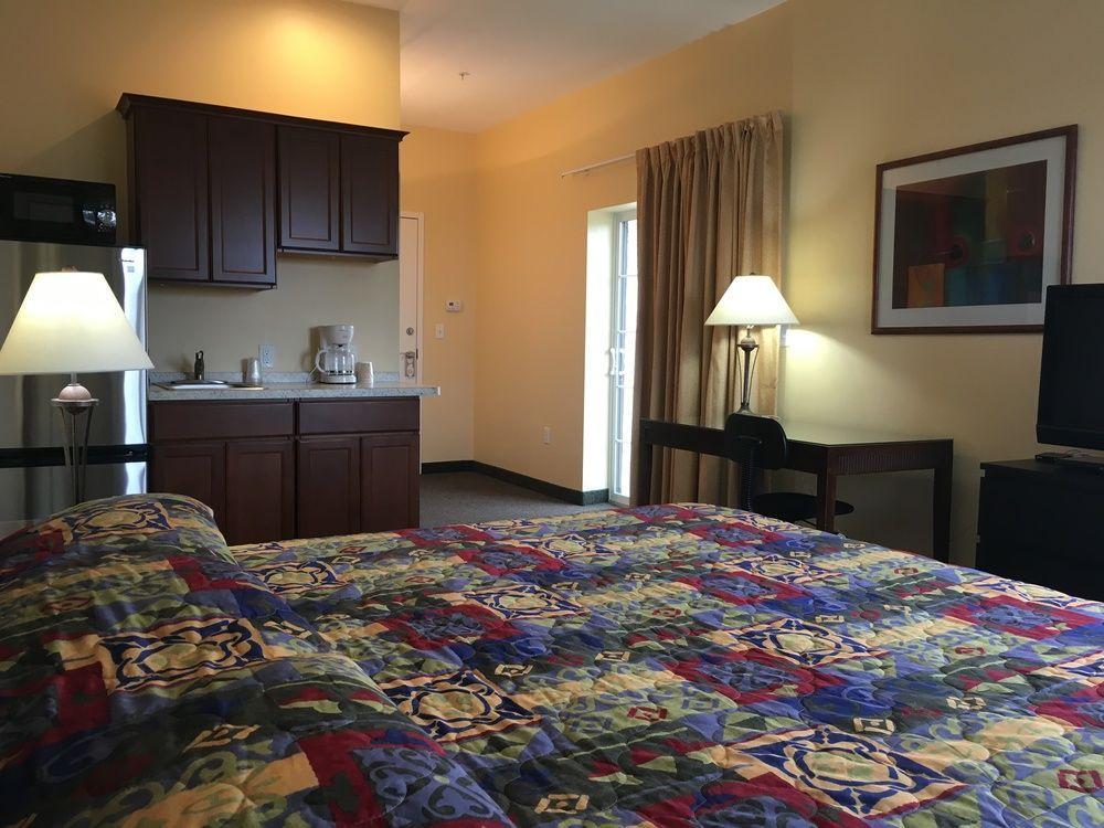 Brinton Suites Concordville Bagian luar foto