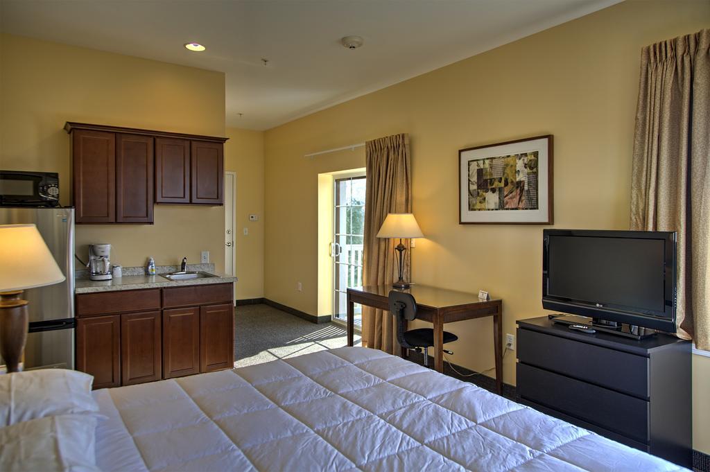 Brinton Suites Concordville Bagian luar foto