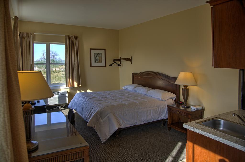 Brinton Suites Concordville Bagian luar foto